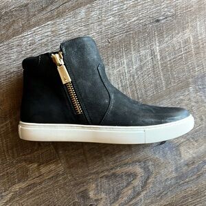 NWB Kenneth Cole Ankle Booties with Gold Zippers